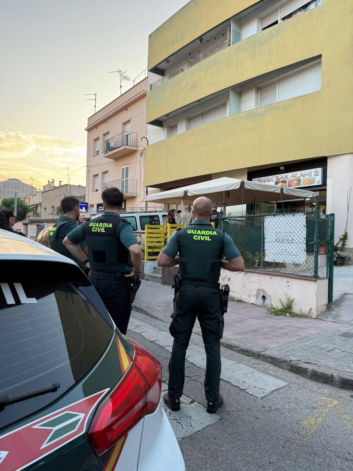 Estrangers il·legals i consum de drogues en 7 bars conflictius de Figueres.