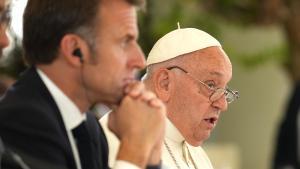 El papa Francisco interviene durante la sesión sobre inteligencia artificial de la cumbre del G7, este viernes.