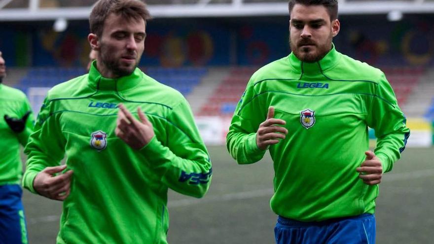 Fran No, a la derecha, junto a Álvaro Cuello durante el entrenamiento de ayer del Langreo.