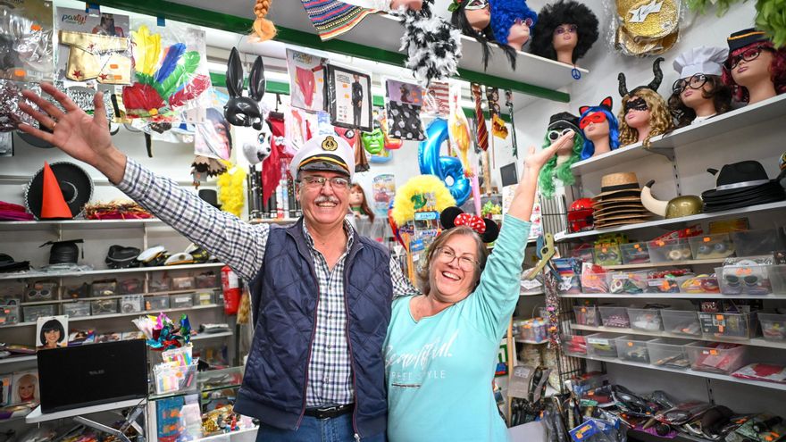 Se acabó el Carnaval en Luceros: la icónica tienda de disfraces cierra por jubilación
