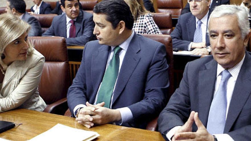 Oña, junto a Sanz y Arenas en una imagen de archivo de la anterior legislatura.