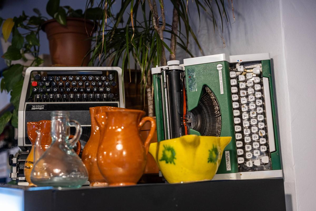 Barcelona 07/01/2026 On Barcelona. En el restaurante Antic Colmado de San Andreu,puedes llevarte lo que se te antoje al ir a comer. Es una idea de Toni Parra,que lleva la página viral de Instagram @vaciamos. AUTOR: JORDI OTIX