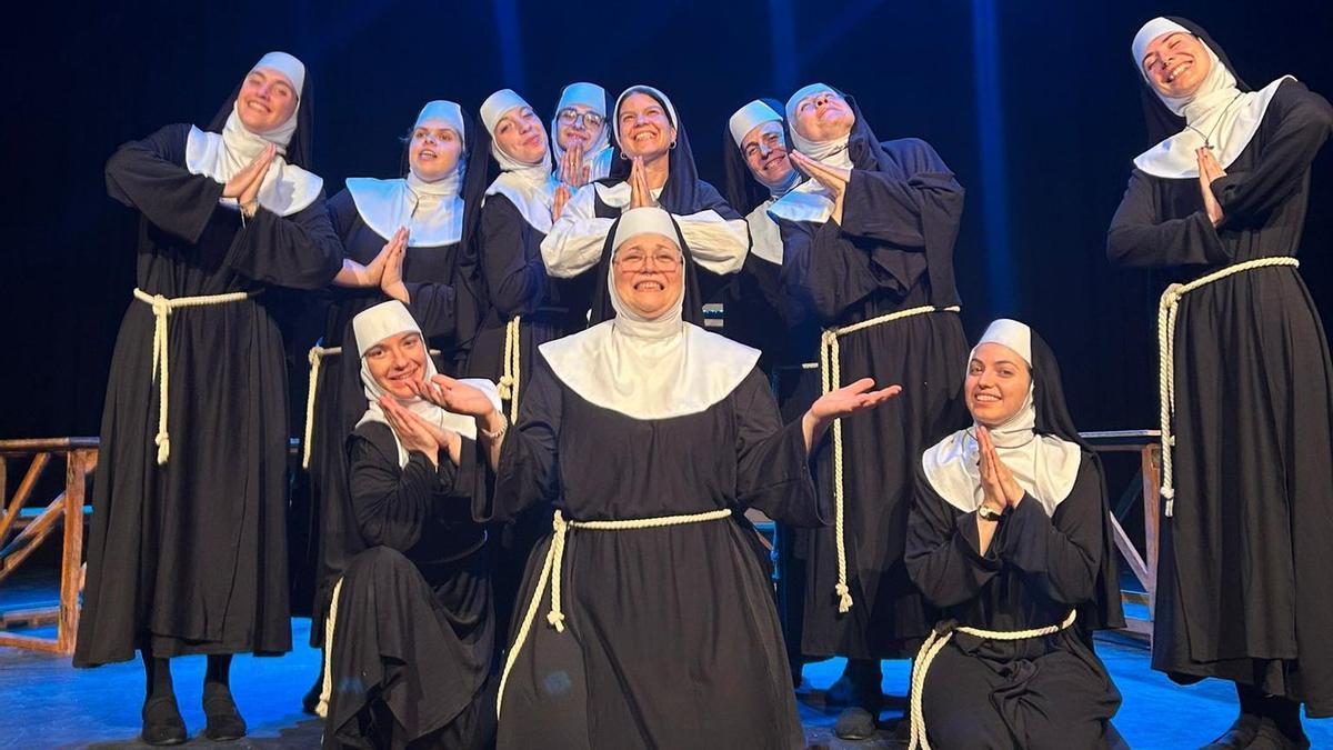 Assaig de l'obra "Sister Act", de la companyia Anem de Canto, que s'estrena aquest cap de setmana a Sant Joan de Viltorrada