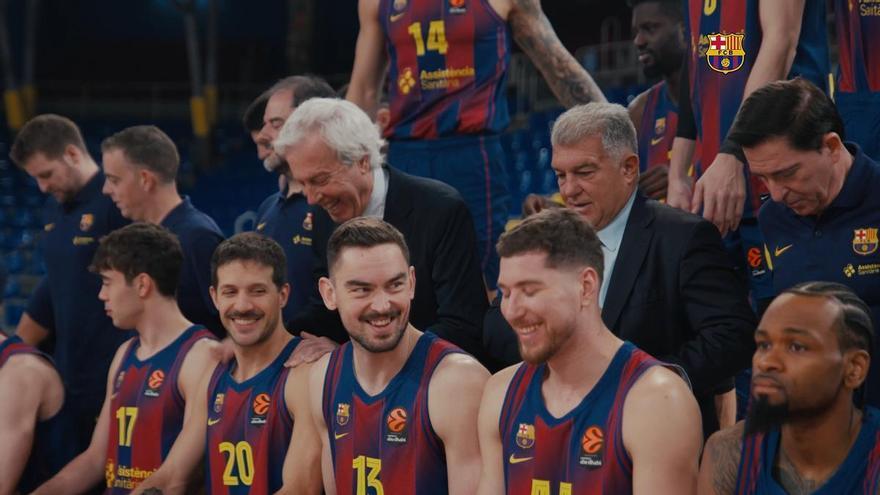 La visita de Joan Laporta al Barça de Xavi Pascual para inmortalizar la fotografía oficial de la temporada