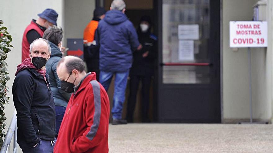 Sanidade pone en cuarentena a 88 alumnos tras el cierre de seis aulas en cinco centros