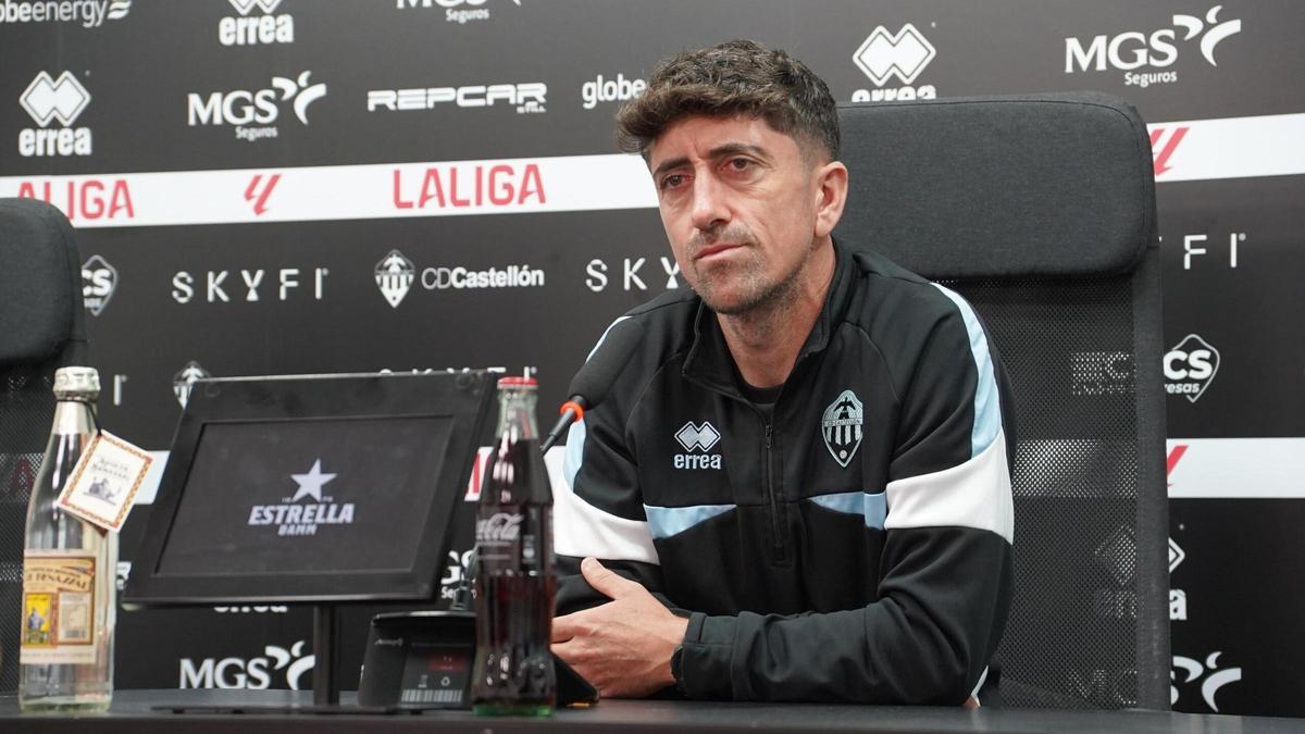Pablo Hernández, entrenador del Castellón, en la sala de prensa de Castalia.