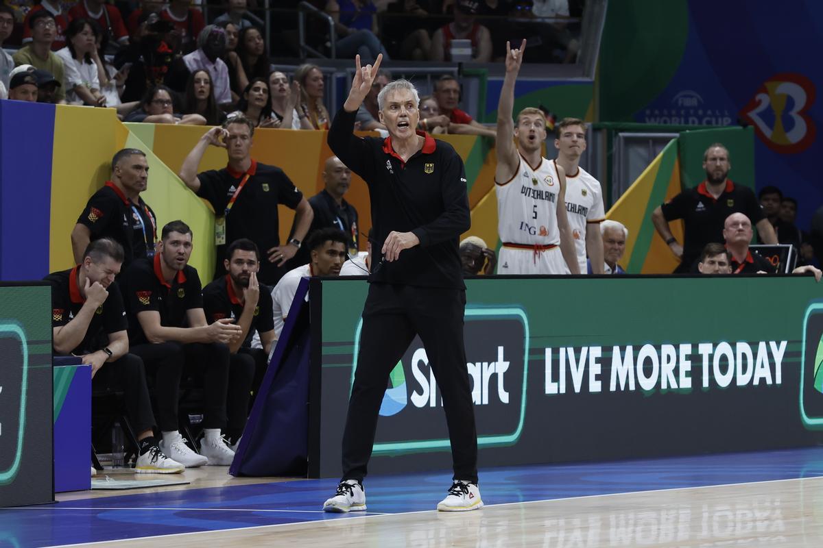 Manila (Philippines), 10/09/2023.- Germany coach Gordie Herbert reacts during the FIBA Basketball World Cup 2023 final match between Serbia and Germany at the Mall of Asia in Manila, Philippines, 10 September 2023. (Baloncesto, Alemania, Filipinas) EFE/EPA/ROLEX DELA PENA