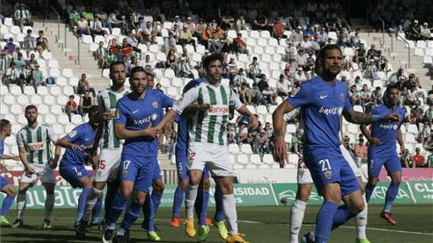 El Córdoba ‘juega’ esta noche en Elche