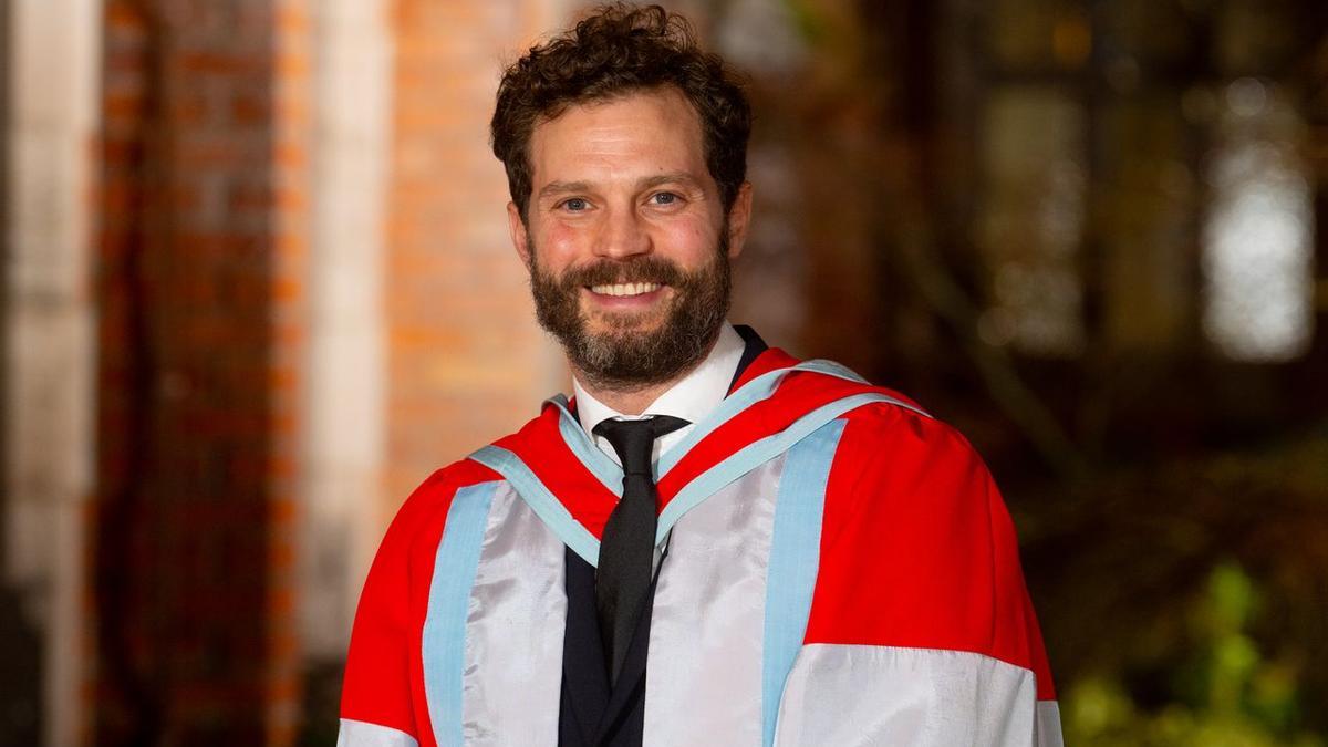 El actor Jamie Dornan, 'honoris causa' en la Universidad de Queens en Belfast