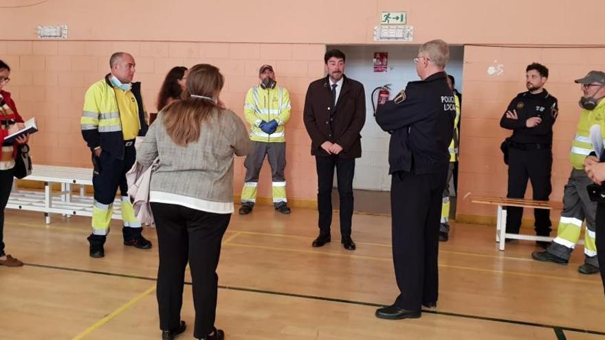 El alcalde de Alicante, Luis Barcala, visita las instalaciones del pabellón de Babel.