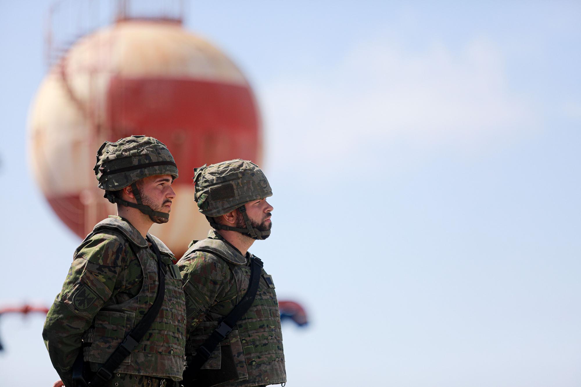 Mira aquí todas las fotos de la visita del Rey Felipe VI a las maniobras militares de Ibiza