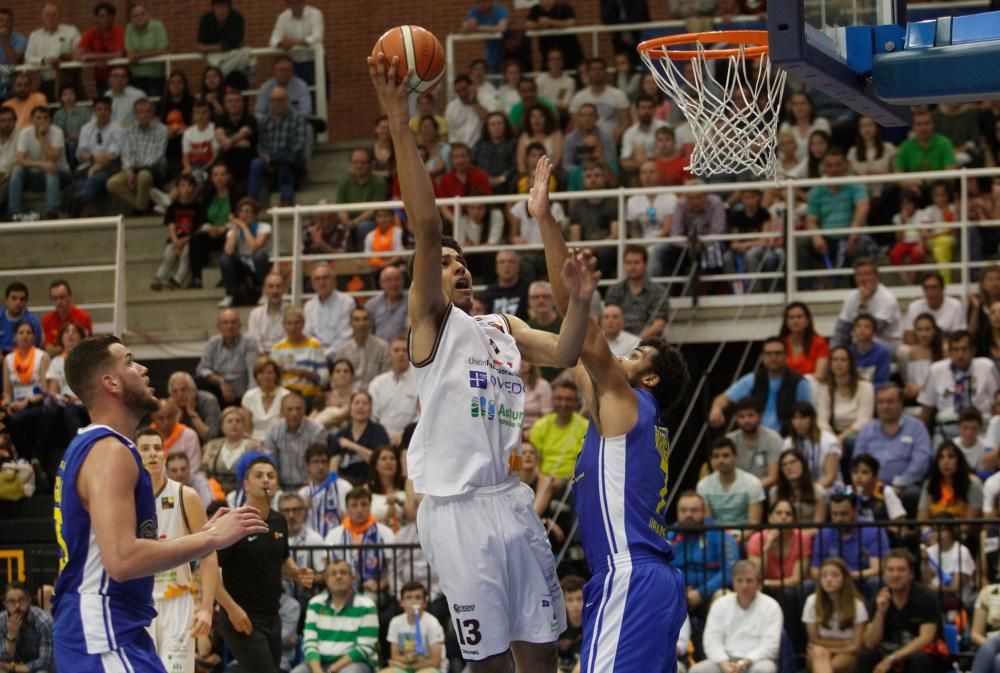 El Oviedo Baloncesto vence al Ourense en Pumarín