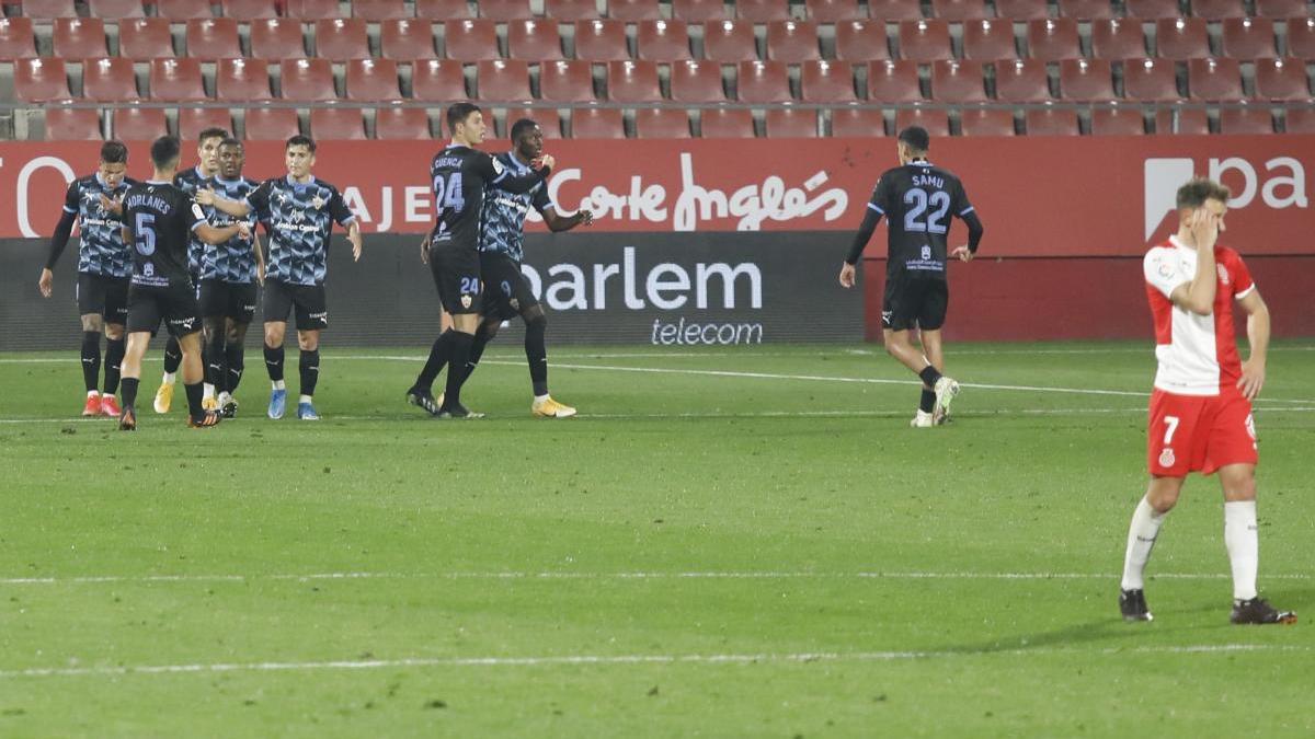 Els jugadors de l&#039;Almeria celebrant el polèmic gol de Sadiq a Montilivi.