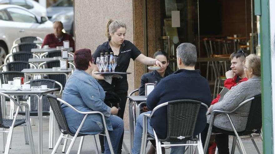 La restauración es, según UPTA, una de las actividades más afectadas por la tarifa plana. // Alba Villar