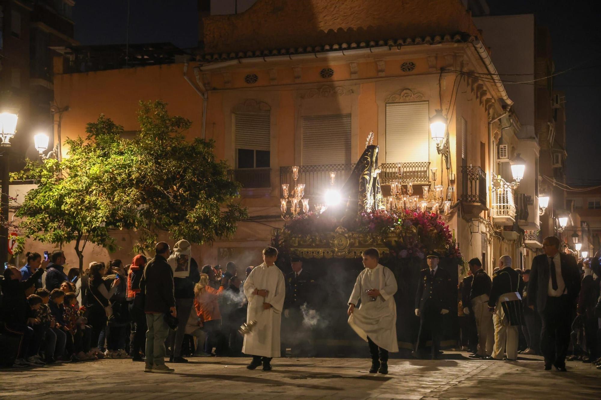 Semana Santa Marinera: La Dolorosa procesiona por el Cabanyal