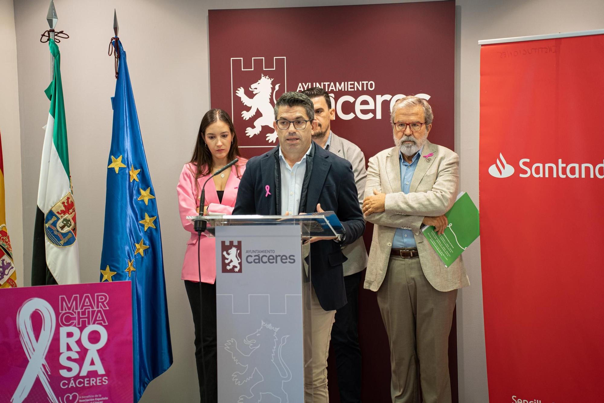 Las imágenes de la presentación de la marcha rosa de Cáceres