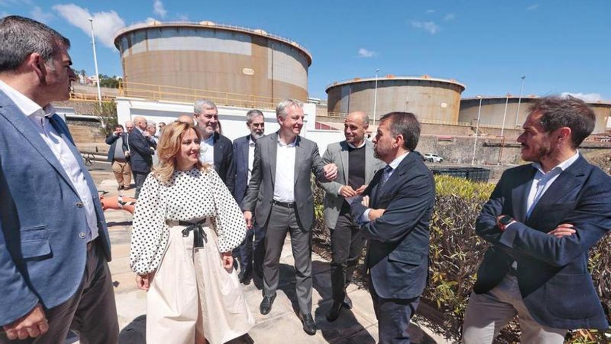 Una de las visitas institucionales realizadas a la Refinería de Santa Cruz de Tenerife.