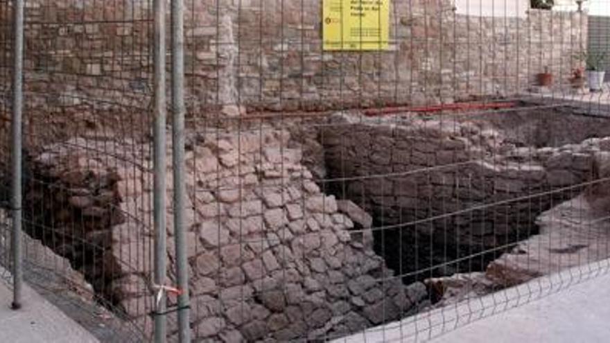 Presenten un projecte per evitar tapar la muralla de Prats de Rei