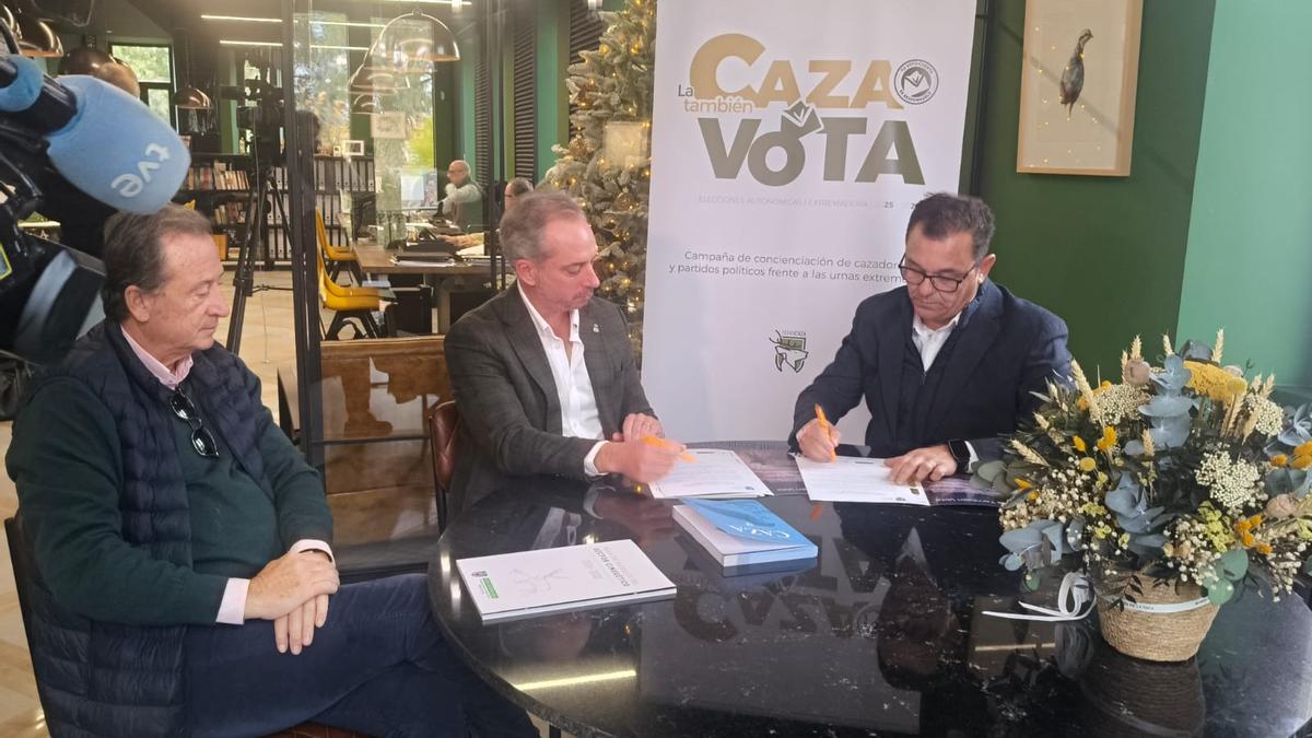 Encuentro del candidato de JXEL, Raúl González, con representantes de FEDEXCAZA