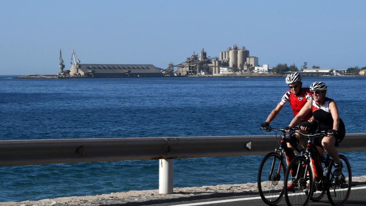 Tráfico recuerda que los ciclistas también deben cumplir con la normativa y evitar así sanciones económicas