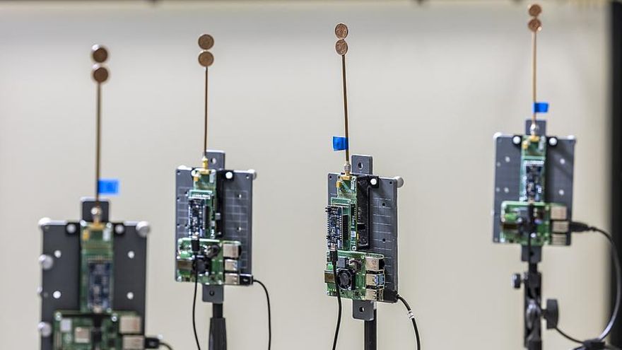 La revolución de la inteligencia artificial da un salto inesperado: la miniaturización