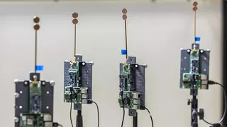 La revolución de la inteligencia artificial da un salto inesperado: la miniaturización