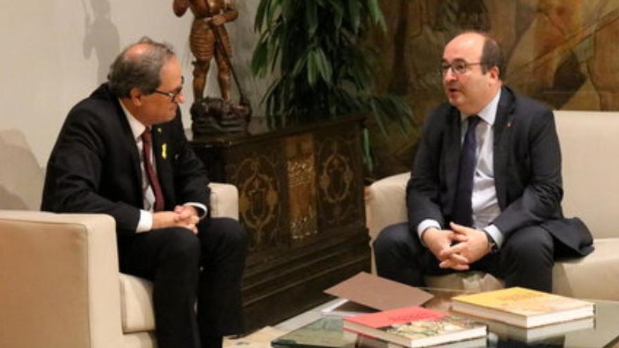 El president de la Generalitat, Quim Torra, reunit amb el president del grup parlamentari PSC-Units, Miquel Iceta, el 8 de juny de 2018