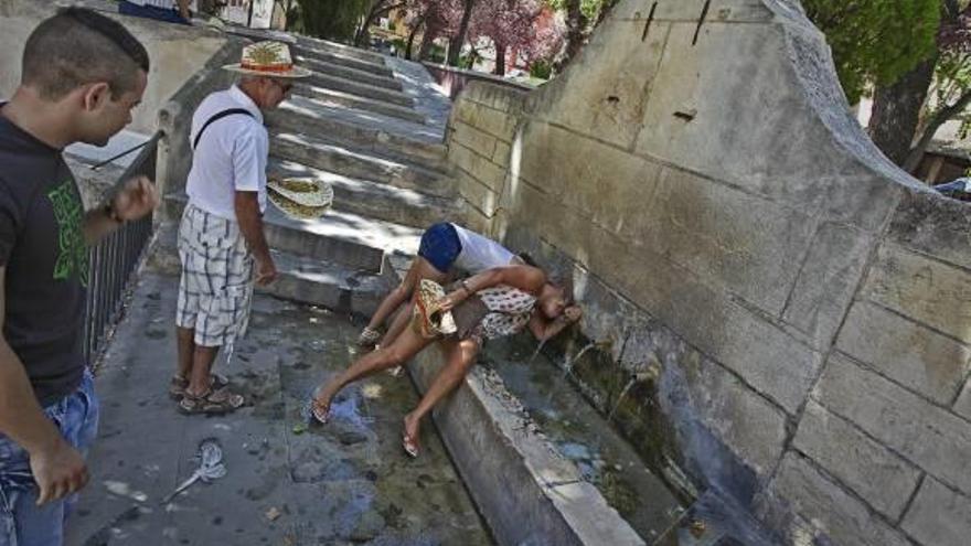 Imagen de la fuente que da nombre a la emblemática plaza de Cocentaina.