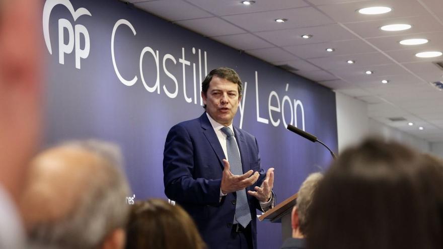 El presidente del PP de Castilla y León, Alfonso Fernández Mañueco, clausura la reunión de la Junta Directiva Autonómica de la formación. | Leticia Pérez - Ical