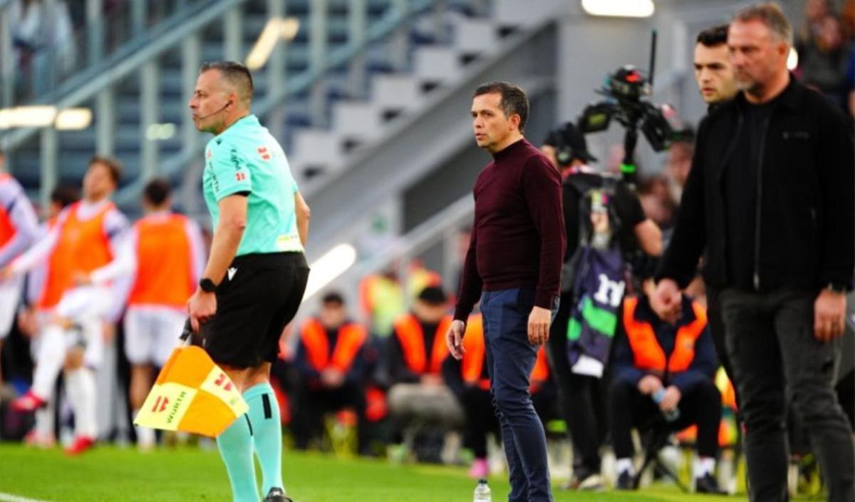 Luís Castro, durante el encuentro ante el Barcelona