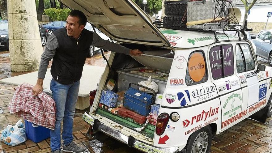 Con un Renault 4 cargado de solidaridad hasta Marruecos