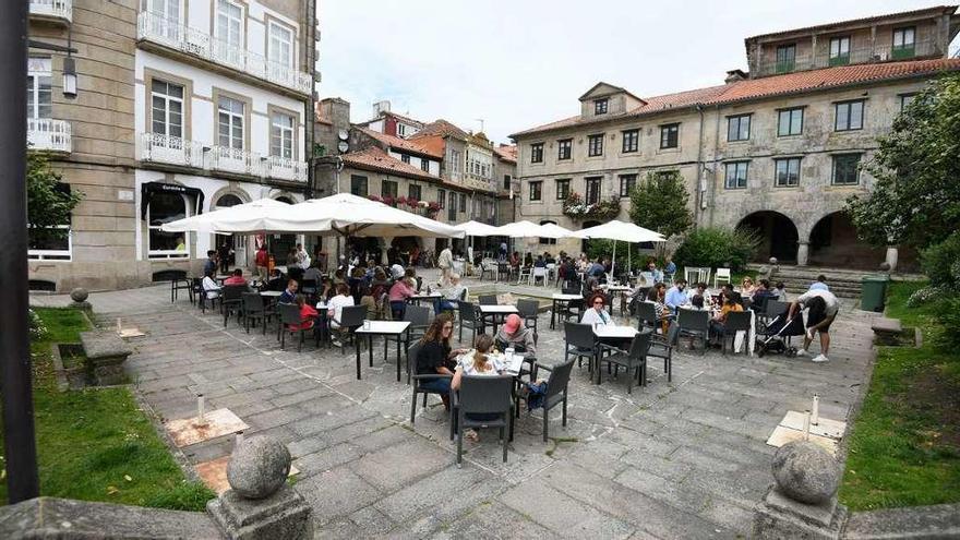 La plaza da Estrela, en A Ferrería, cuenta con una amplia zona de terraza que fue una de las reguladas por los técnicos del Concello. // G.S.