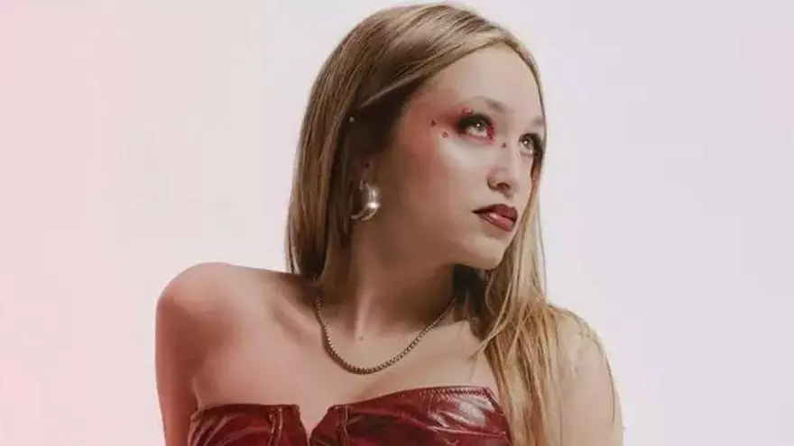 La cantante Abril arranca gira en Alicante y comparte escenario con la Raíz