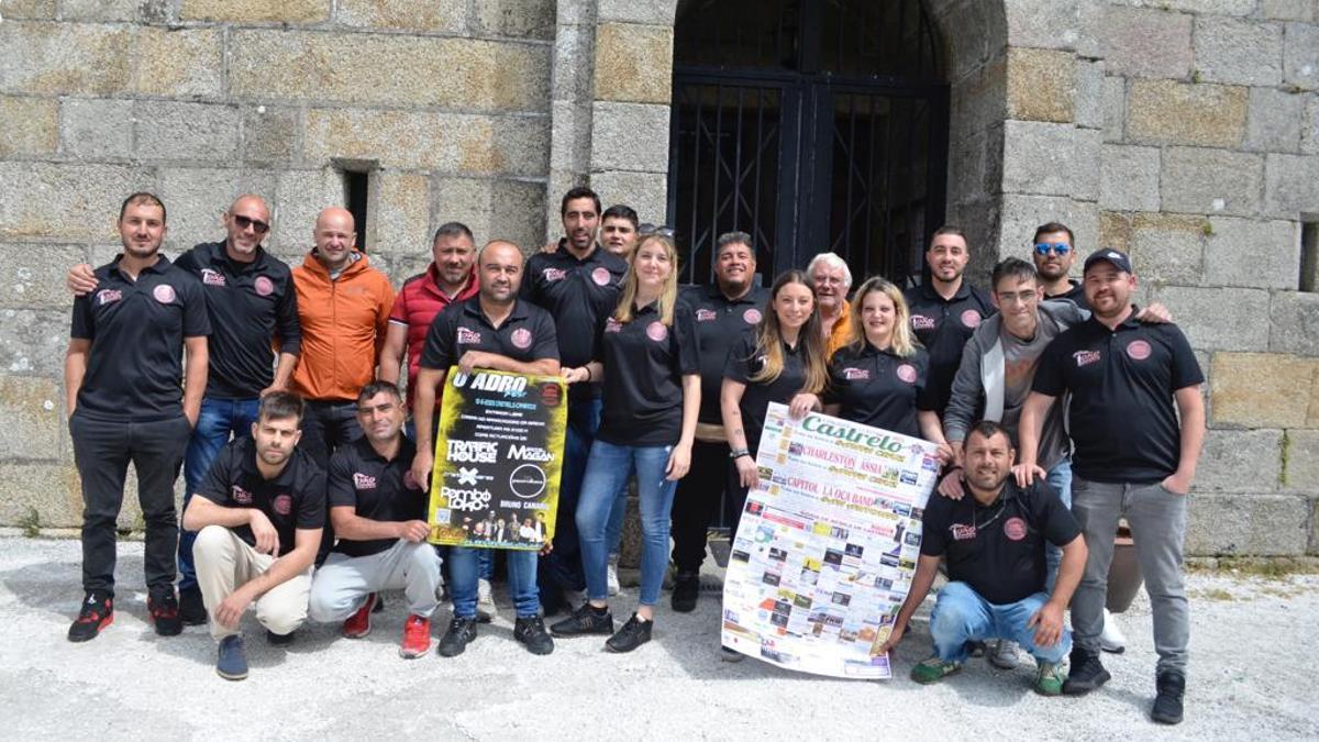 Integrantes de la asociación Aires Novos, de Castrelo.