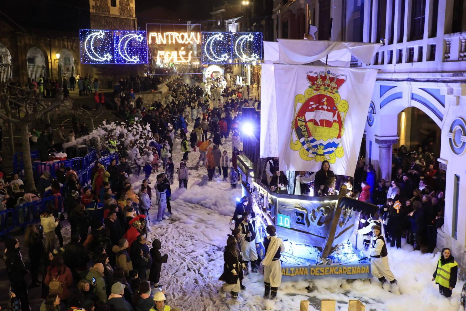 EN IMÁGENES: Así fue el espectacular 37.º Descenso de Galiana en el Antroxu de Avilés