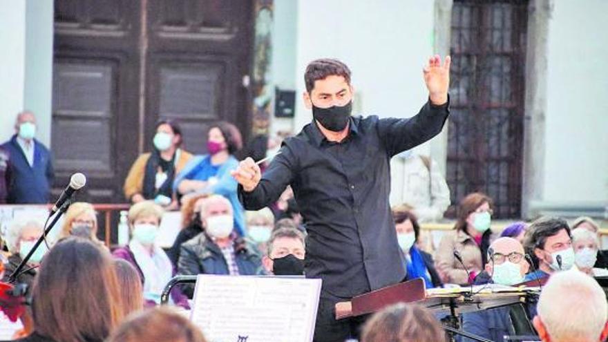 Javier Ros, en el concierto que la banda ofreció hace dos semanas, frente al Castell. | UMA