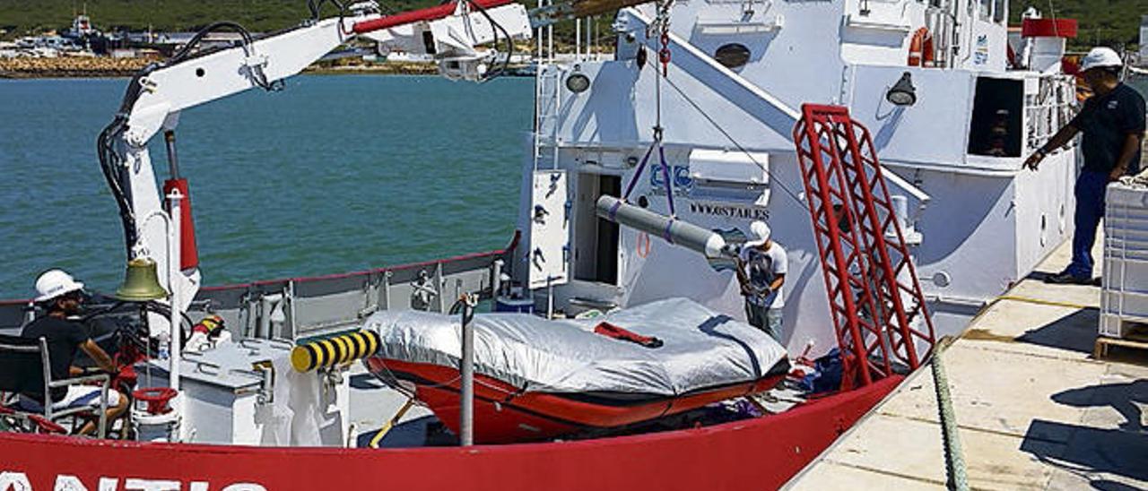 El barco ´Atlantic Explorer´, de Qstar, atracado en la costa gaditana