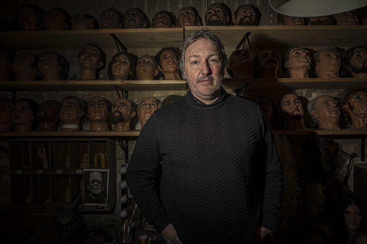 Carlos Zanón, en las bambalinas del Museo de Cera de Barcelona, donde ha presentado la programación de BCNegra 2023.