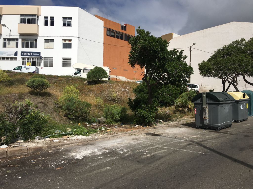 Limpieza recoge 21.000 kilos de escombros vertidos ilegalmente en La Herradura