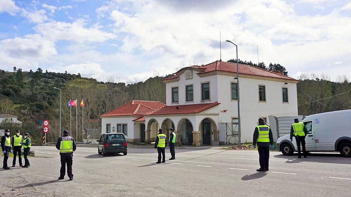 Fronteroa hispanolusa entre San Martín del Pedroso y Quintanilha. | Ch. S.