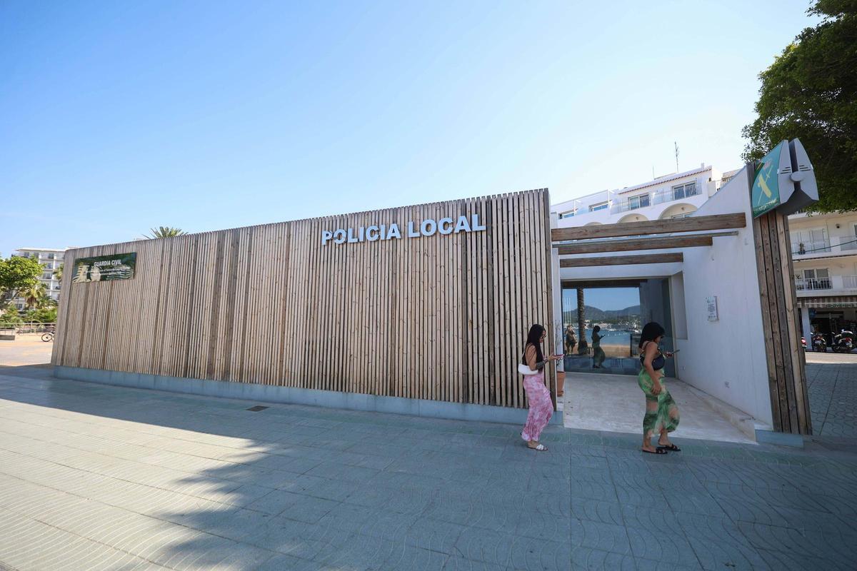 La Policía Local de Sant Antoni presenta su dispositivo especial de verano La Policía Local de Sant Antoni presenta su dispositivo especial de verano