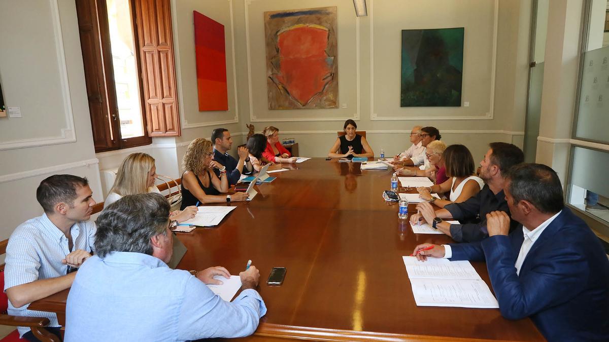 Imagen de la primera comisión de Hacienda celebrada este miércoles en la Diputación de Alicante