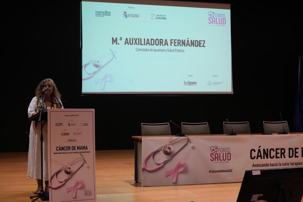 María Auxiliadora Fernández, concejala de Igualdad y Salud Pública del Ayuntamiento de Zamora, durante el discurso inaugural.