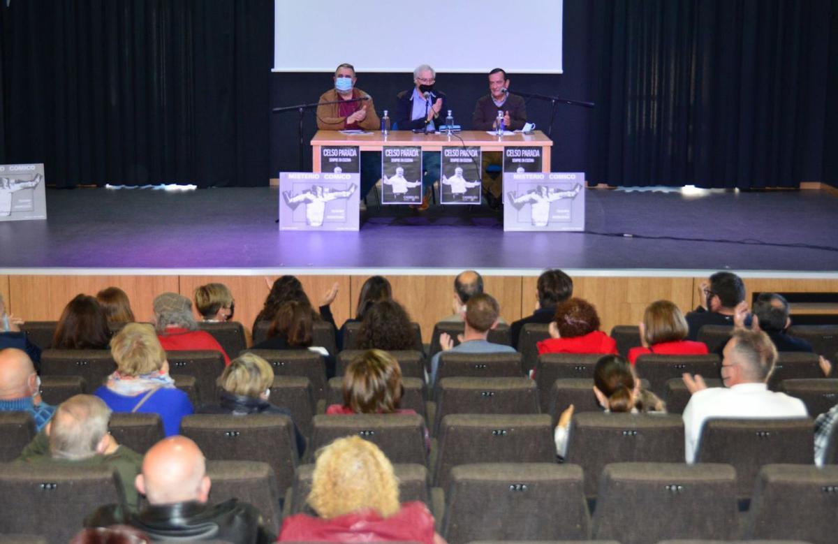 Xesús Cancelas, Xosé Antón Parada e Villaverde, na presentación do libro sobre o actor. | // GONZALO NÚÑEZ