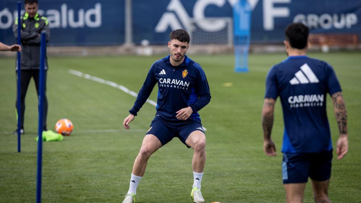 Lluís López, en un entrenamiento con el Zaragoza.