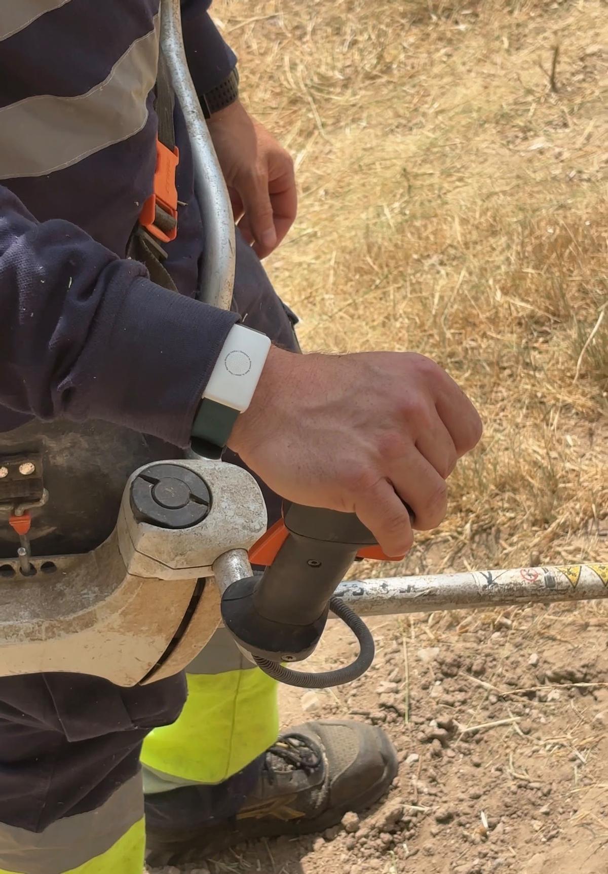 Otro trabajador de Alcoy con la pulsera