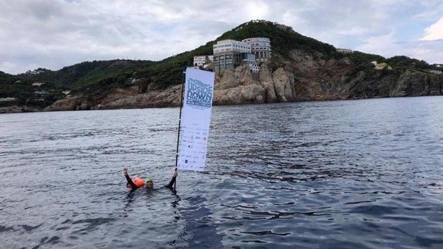 De Portbou al delta de l&#039;Ebre nedant per lluitar contra l&#039;ELA