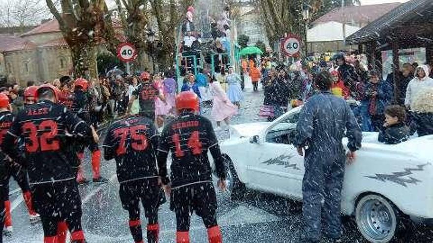 &#039;Nevada&#039; en las calles de Cambre por el Entroido