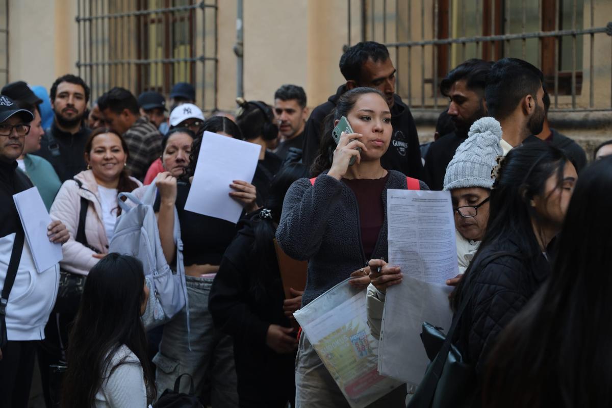 La regularizacion extraordinaria de migrantes colapsa los servicios sociales municipales de València