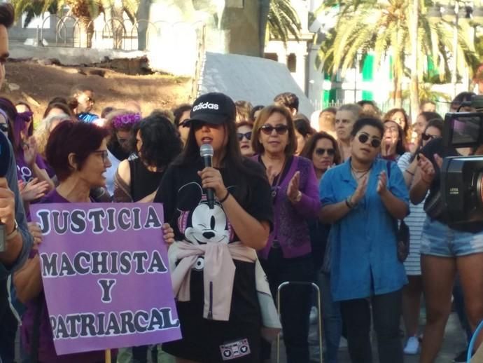 Nueva concentración en La Feria contra la libertad provisional de 'La Manada'